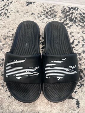 Lacoste Slides Size 7